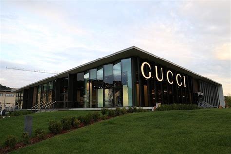 outlets in tuscany